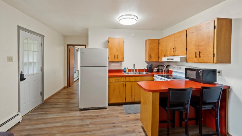 Building Photo - 1022 9th St W