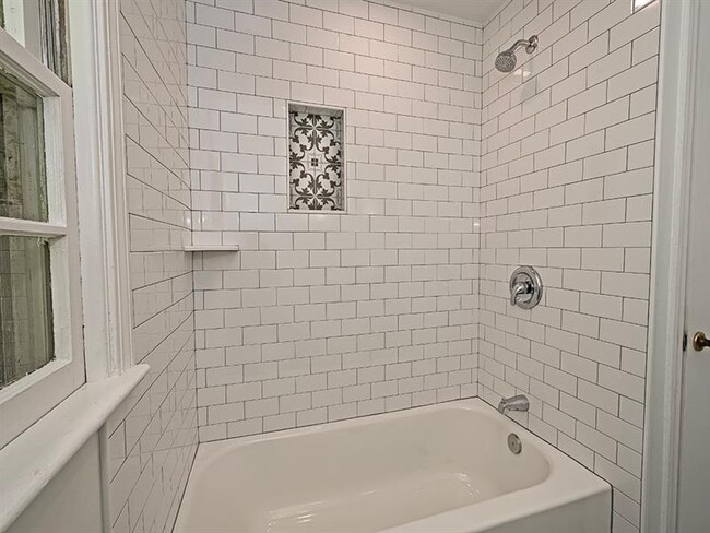 Building Photo - 2977 Chautauqua Dr