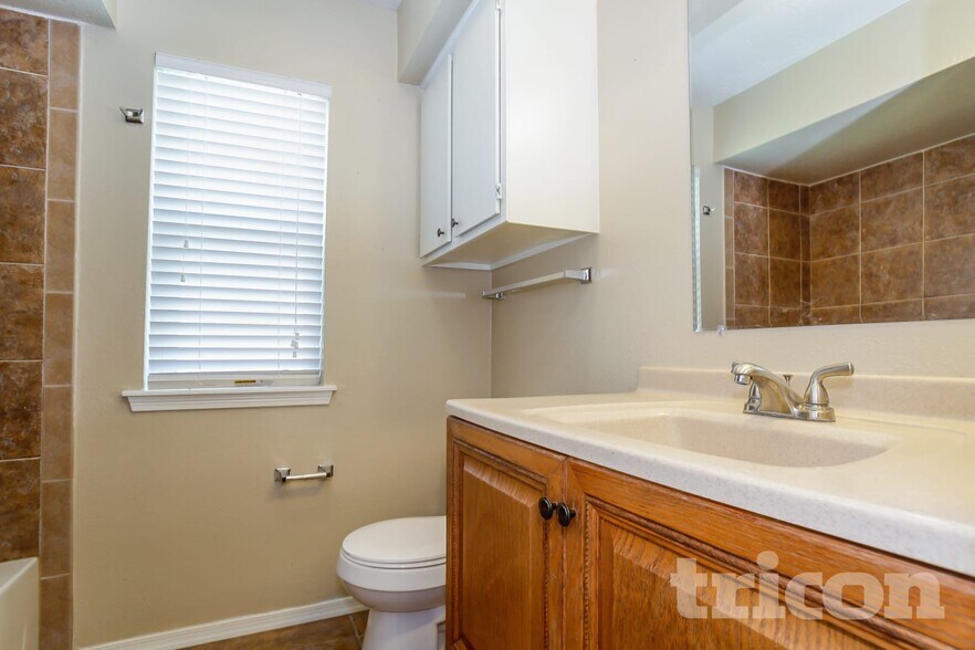 Building Photo - 7318 Foxway Ln