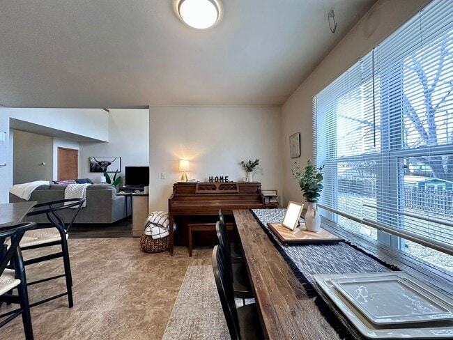 Building Photo - 1170-1172-1172 S Atrium Ct