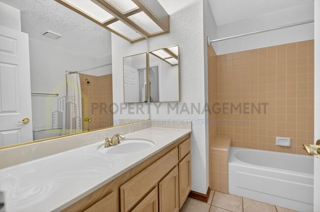 Building Photo - Beautiful 3-Bedroom Home with Pool in Elk ...