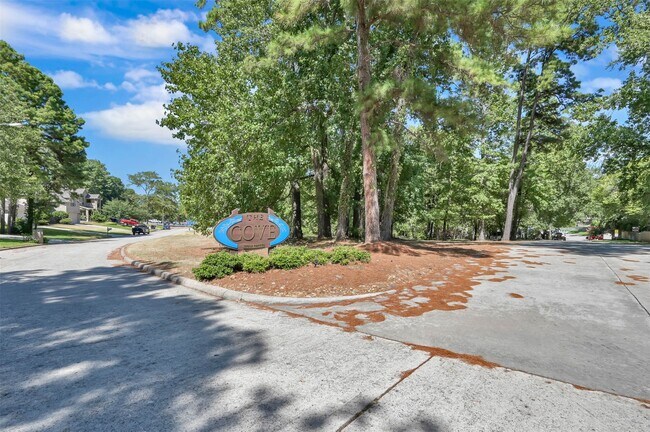 Building Photo - 3900 Aspen Dr