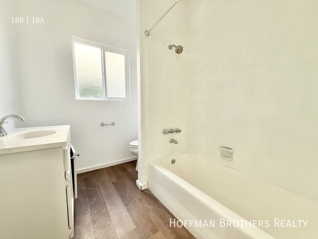 Building Photo - 1520 Meadowbrook Ave