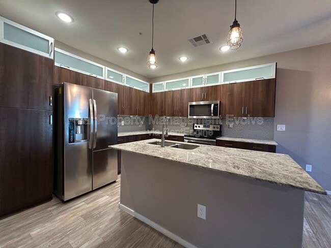 Building Photo - 2329 E Hidalgo Ave