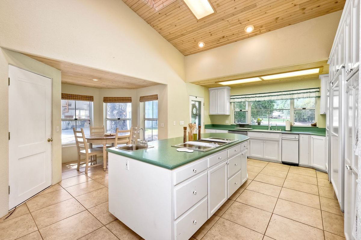 Building Photo - 22242 Little Klondike Rd