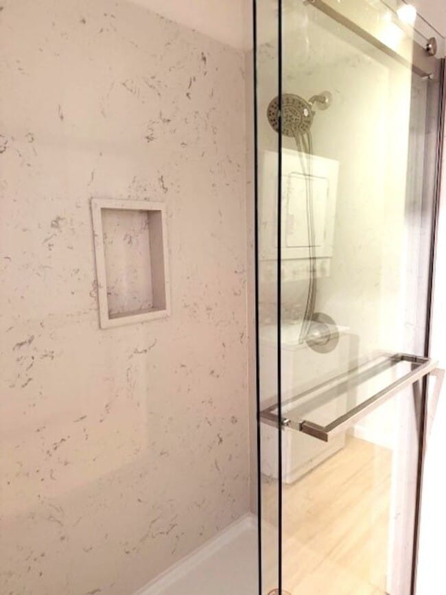 Building Photo - Newly Updated Condo with In-Unit Laundry and View