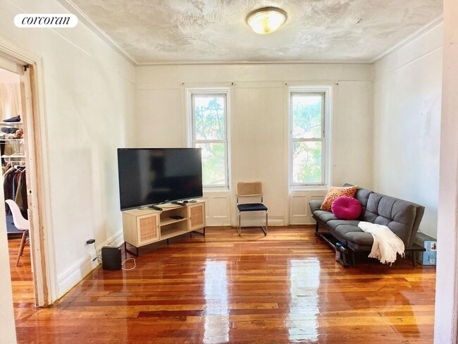 Primary Photo - 216 Winthrop St