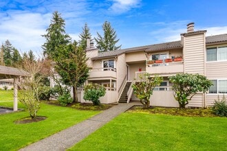 Building Photo - 1/2 off First month's rent! Beautifully updated Ground Floor 2 Bedroom 1 Bath Water/Sewer/Garbage...