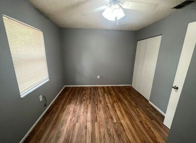 Building Photo - 98 Surf Dr