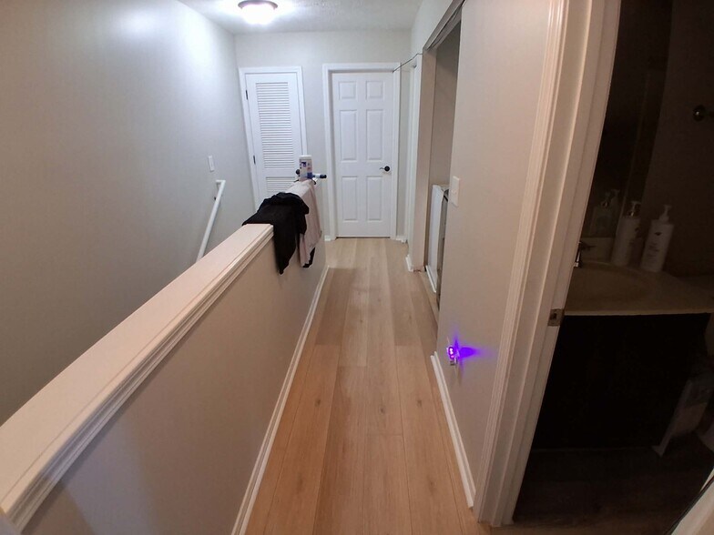 connecting walkway - 1417 Pleasant Ridge Rd