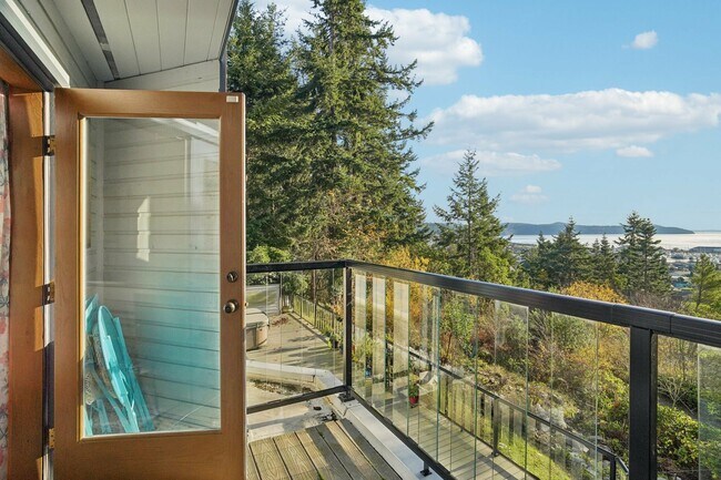 Building Photo - 5408 Sunset Ave