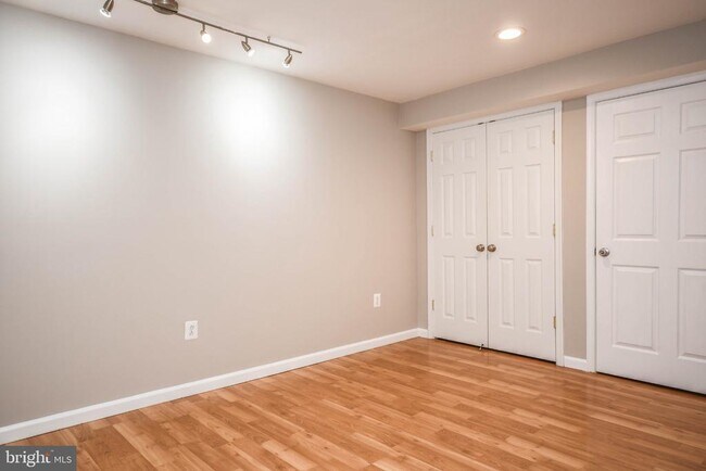 Building Photo - 9627 Locust Hill Dr
