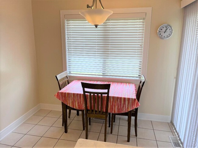 Building Photo - 1050 Southbury Ln