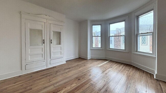 Building Photo - Modern Style Meets Philadelphia Charm