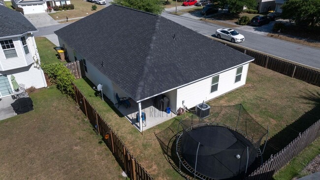 Building Photo - 17 Raintree Way