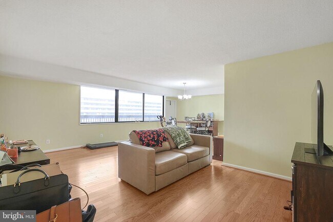 Building Photo - 3713 S George Mason Dr