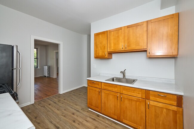 Building Photo - 5461 S Everett Ave