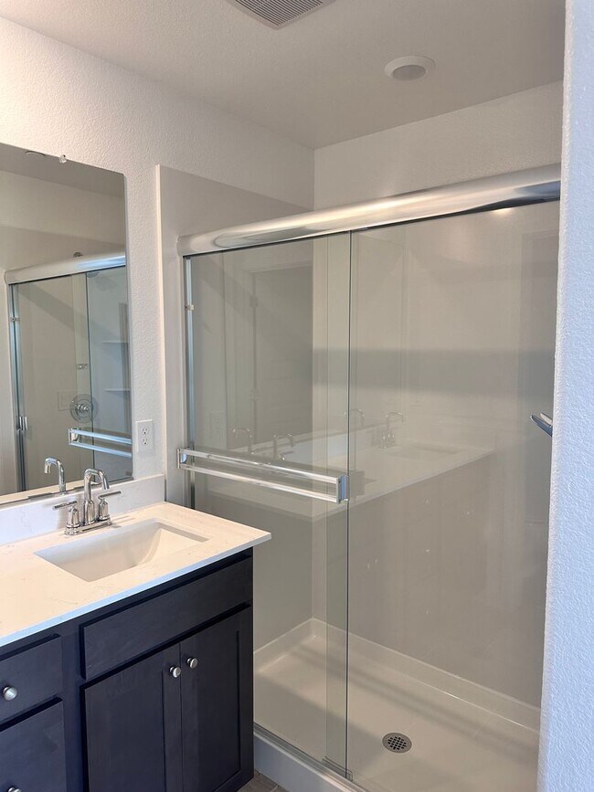 Building Photo - 1/2 off first full months rent with possession by 4/17/2026