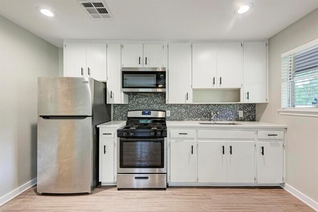 Building Photo - 1612 Elmhurst Dr