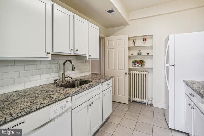 Building Photo - 8901 Montgomery Ave