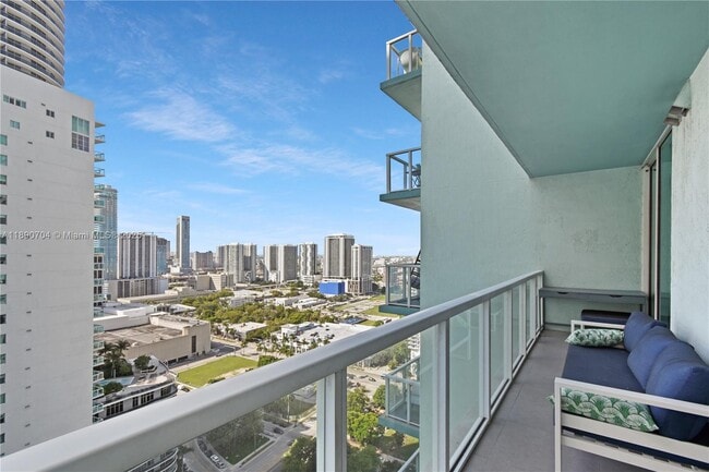 Building Photo - 1900 N Bayshore Dr