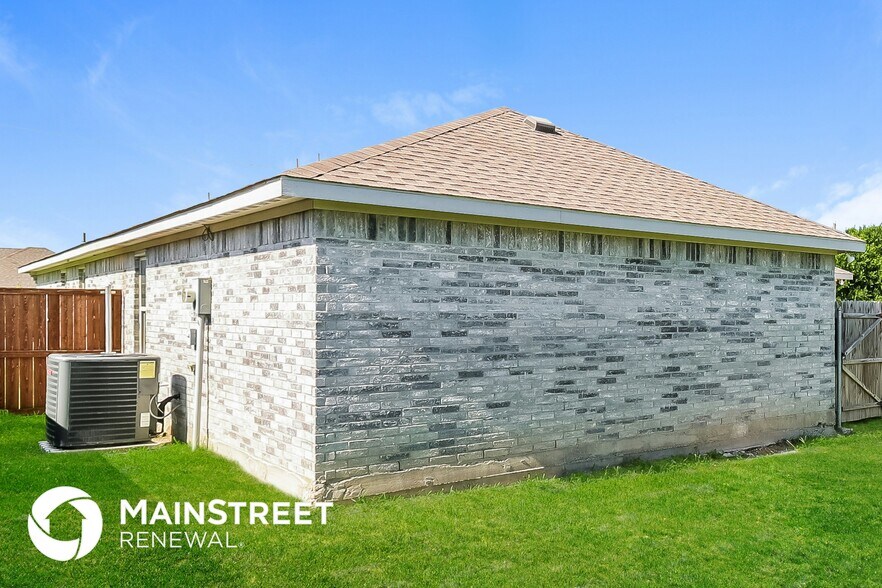 Building Photo - 623 Green Mound Dr