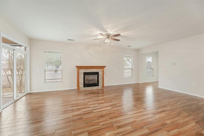 Building Photo - 104 Honey Creek Trail