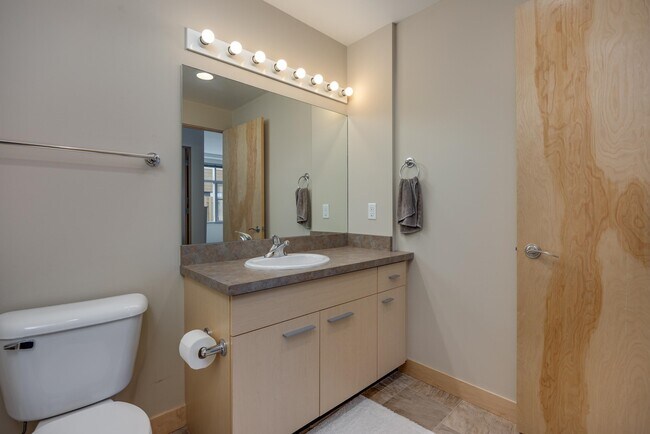 Building Photo - 309 W Washington Ave