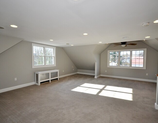 Building Photo - 66 Southfield Cir