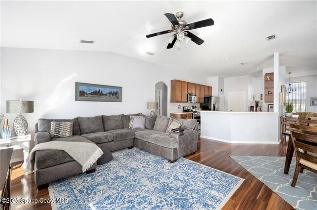 Building Photo - 935 Southlakes Way SW