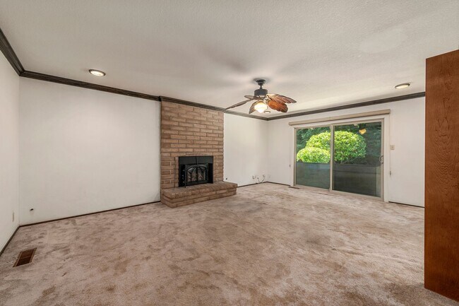 Building Photo - 3 Bedroom 2.5 Bathroom SFH in Los Altos!