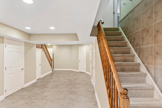 Building Photo - 4 Dover Cir