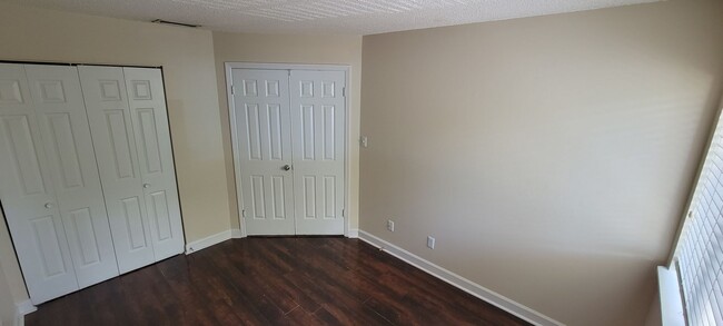 Building Photo - Second Floord, 2 bedroom 1 Bath Condo in A...