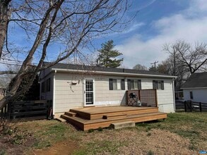 Building Photo - 402 Harris Rd