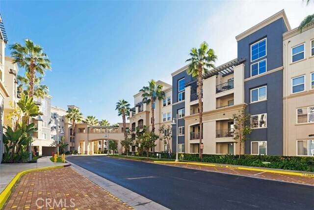 Building Photo - 1358 Scholarship