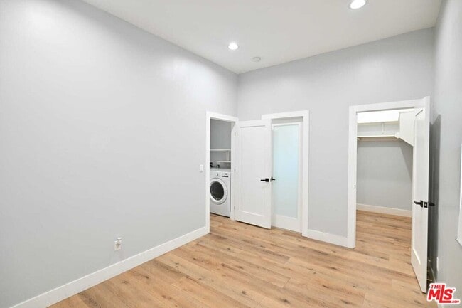 Building Photo - 6961 Balcom Ave