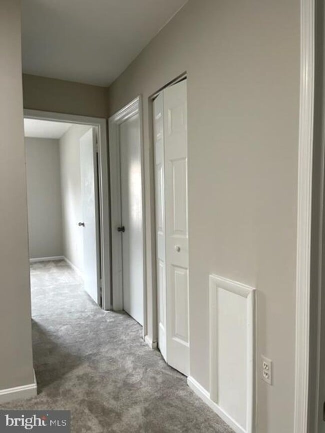 Building Photo - SPACIOUS TOWNHOUSE IN GAITHERSBURG