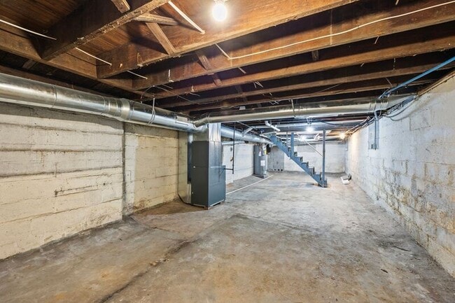 Building Photo - 941-945 E. Whittier Ave.