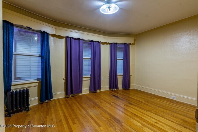 Building Photo - 921-923 Clay Ave