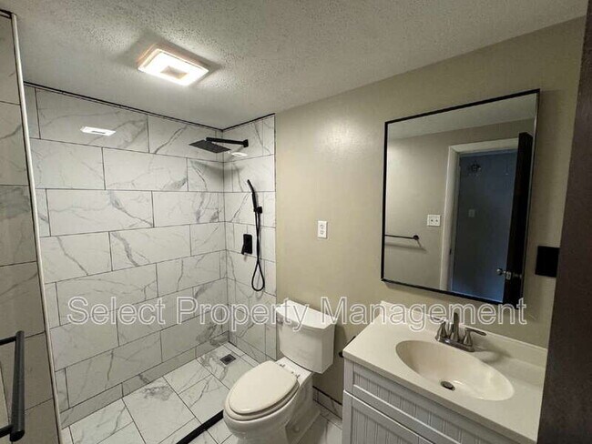 Building Photo - 1210 Asbury Dr