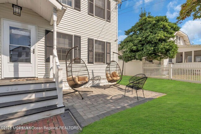 Building Photo - 373 W Park Ave