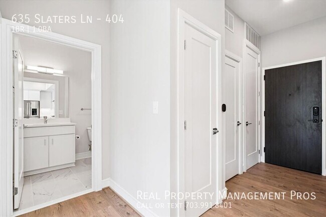 Building Photo - 635 Slaters Ln