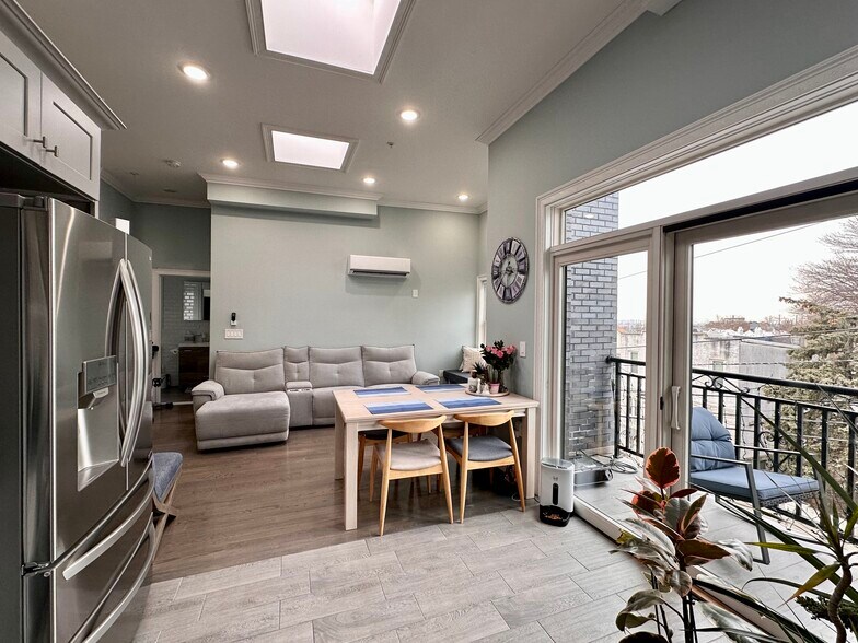 Building Photo - 37 Spruce St