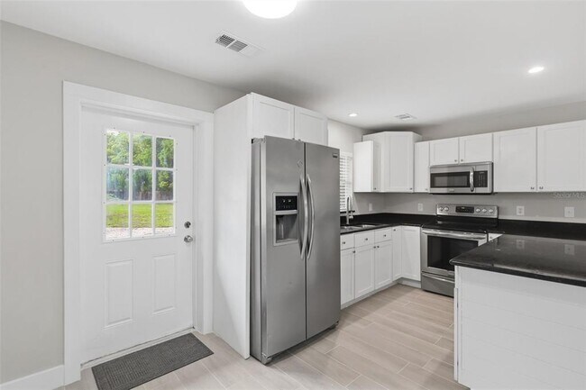 Building Photo - 550 E Minnesota Ave