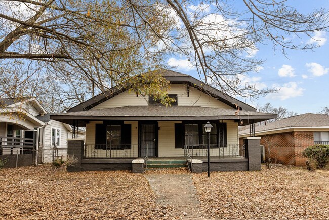 Building Photo - Beautifully Renovated 4 Bedroom 1.5 Bath H...