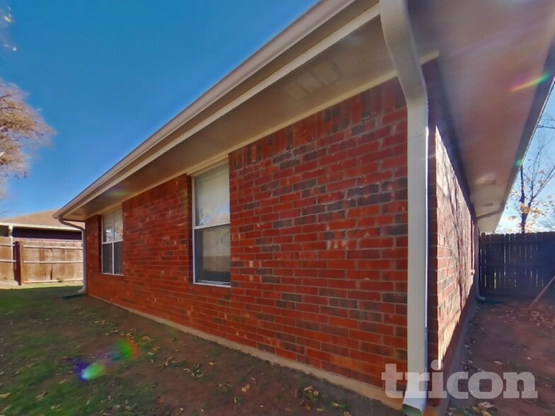 Building Photo - 1413 Paco Trail