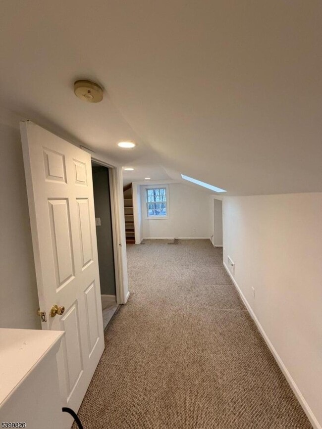 Building Photo - 131 Pine St