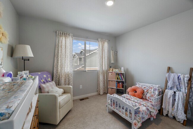 Building Photo - Beautiful 3-Bedroom Townhome with Park Vie...