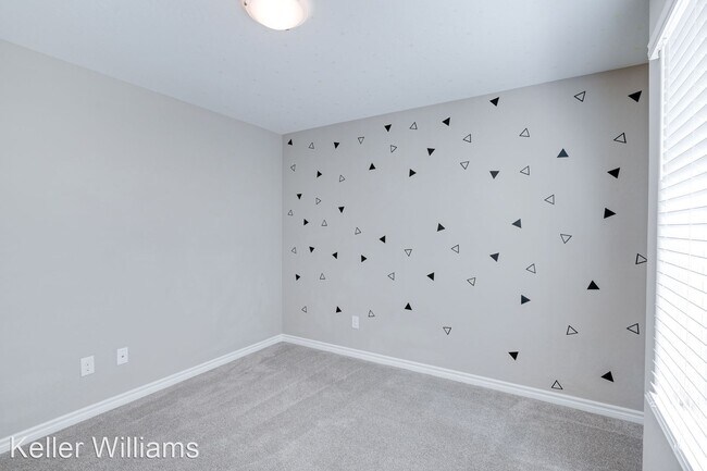 Building Photo - 3 br, 2.5 bath House - 932 Lotus Falls St