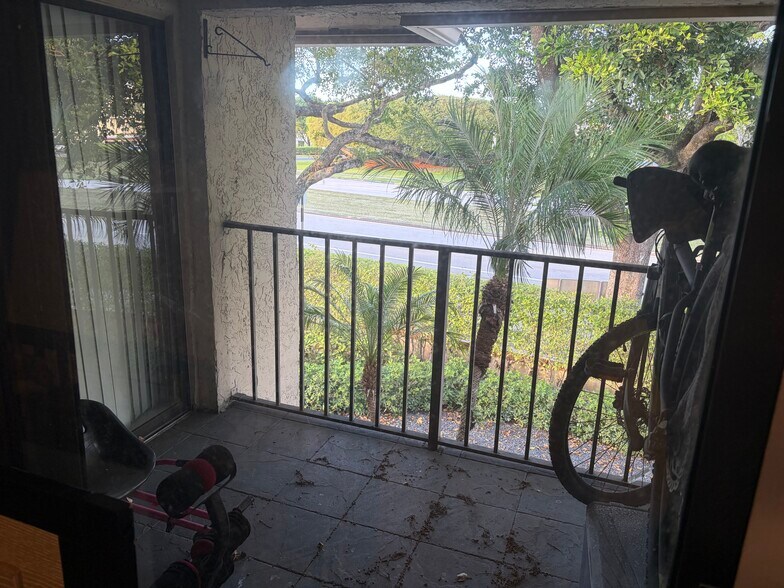 Patio - 9521 Boca Cove Cir